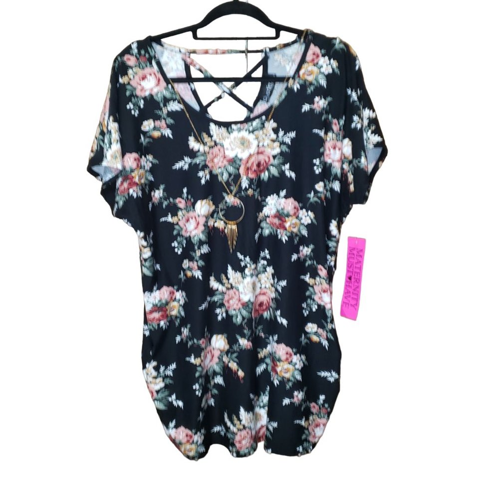 DueTime Floral Short sleeve with Gold Tone Chain Pullover Top NWT